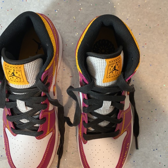 Nike Jordan “para mi familia”special edition boys size 6.5Y like new - Picture 8 of 12